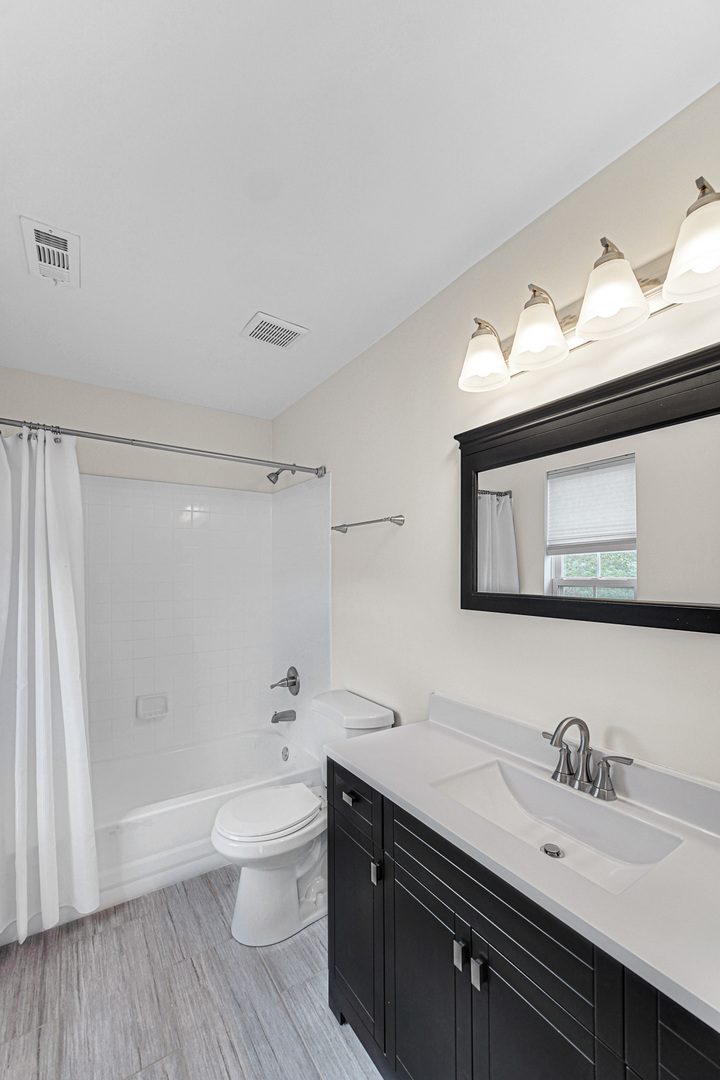 2588 Dickens Court Property Photo 17