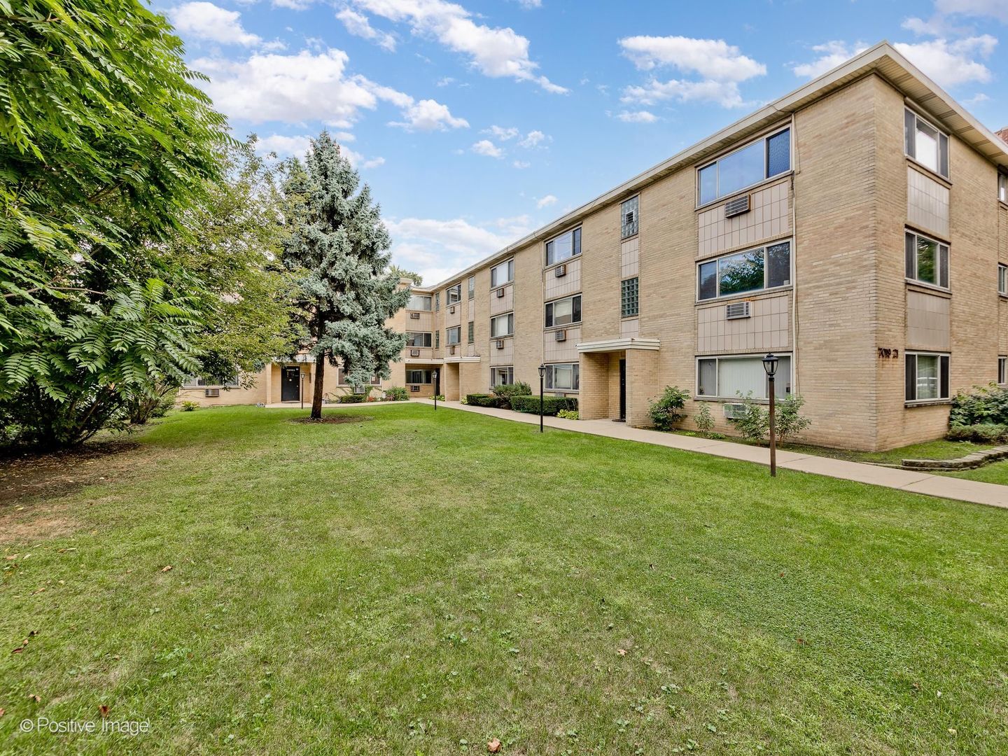 7021 N Ridge Boulevard 1e Property Photo 1