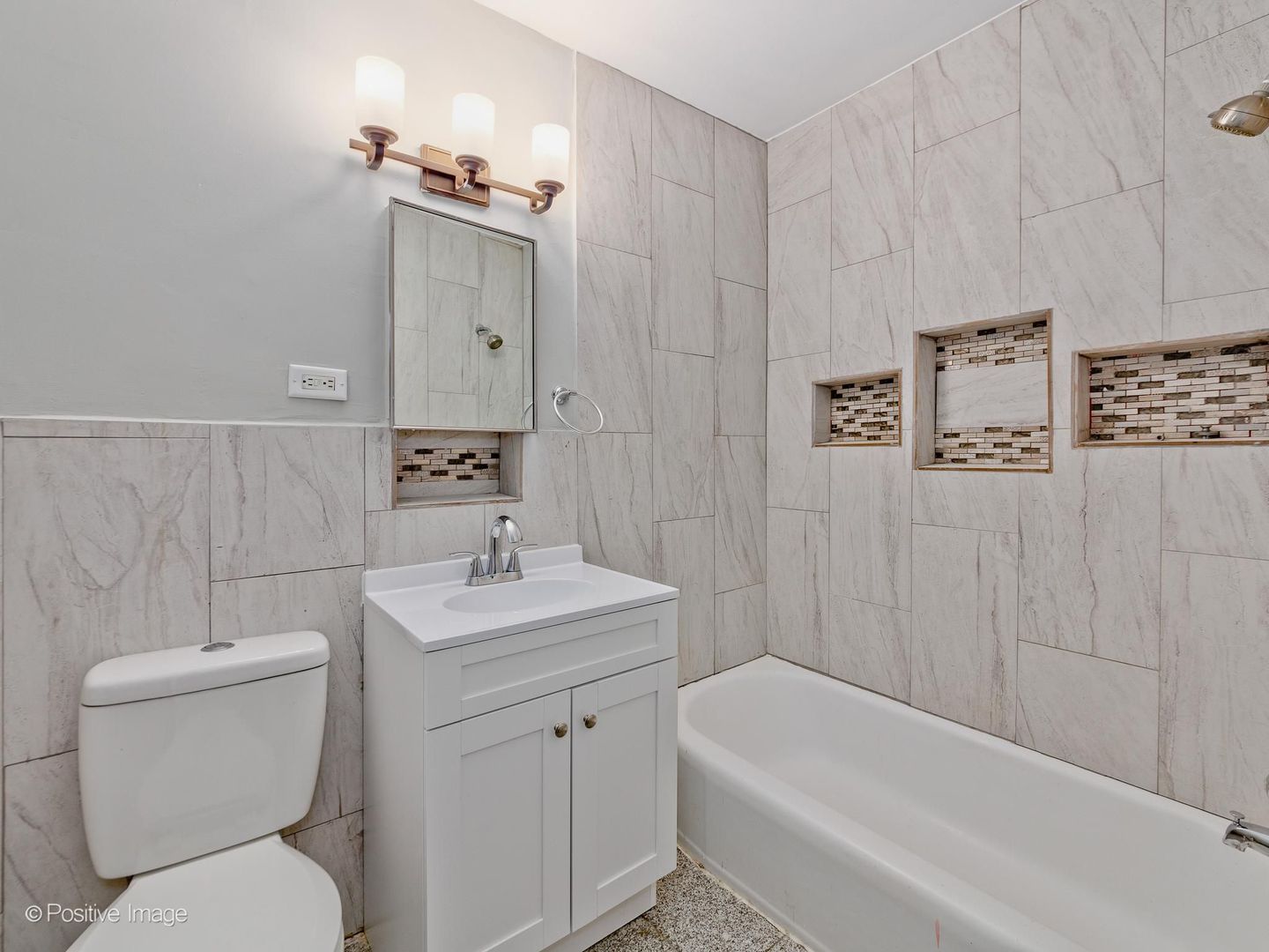 7021 N Ridge Boulevard 1e Property Photo 11
