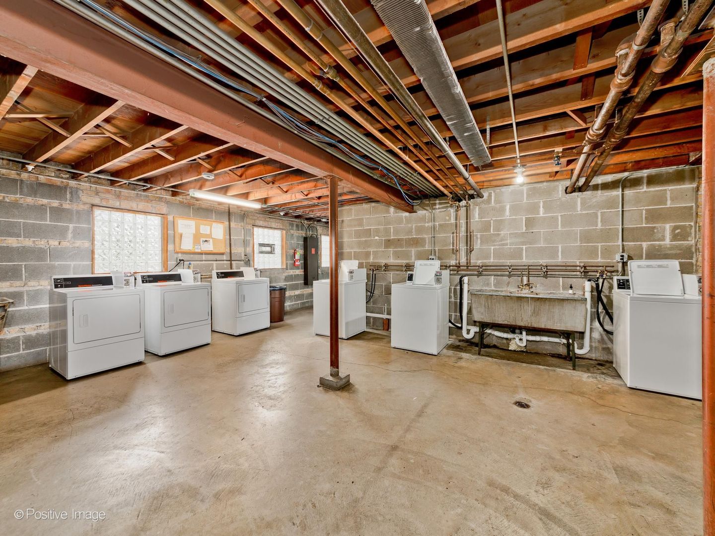 7021 N Ridge Boulevard 1e Property Photo 12