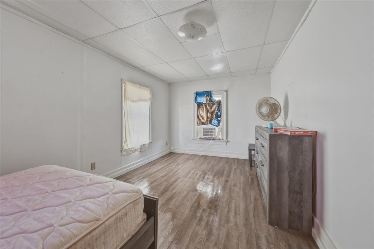 206 8th Avenue Property Photo 4