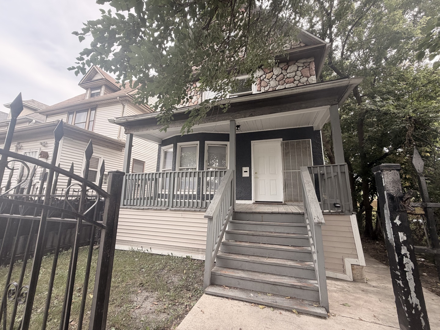 645 N Leamington Avenue Property Photo 1
