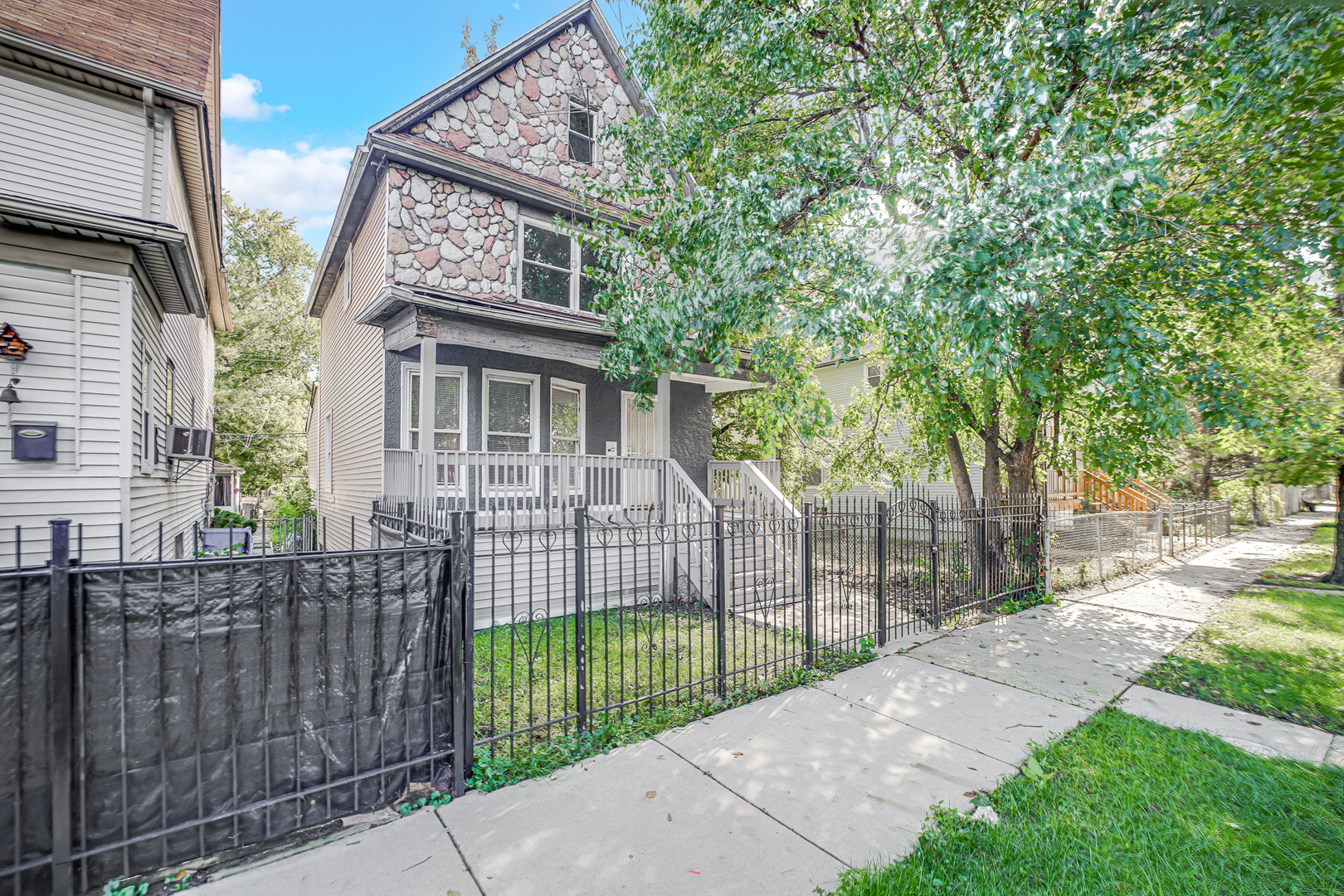645 N Leamington Avenue Property Photo 1
