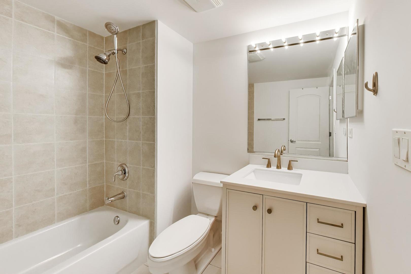 1070 W 15th Street 113 Property Photo 26