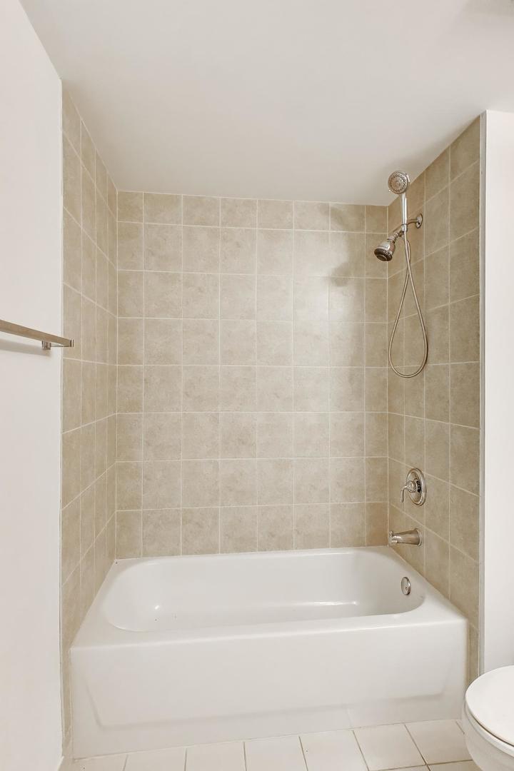 1070 W 15th Street 113 Property Photo 27