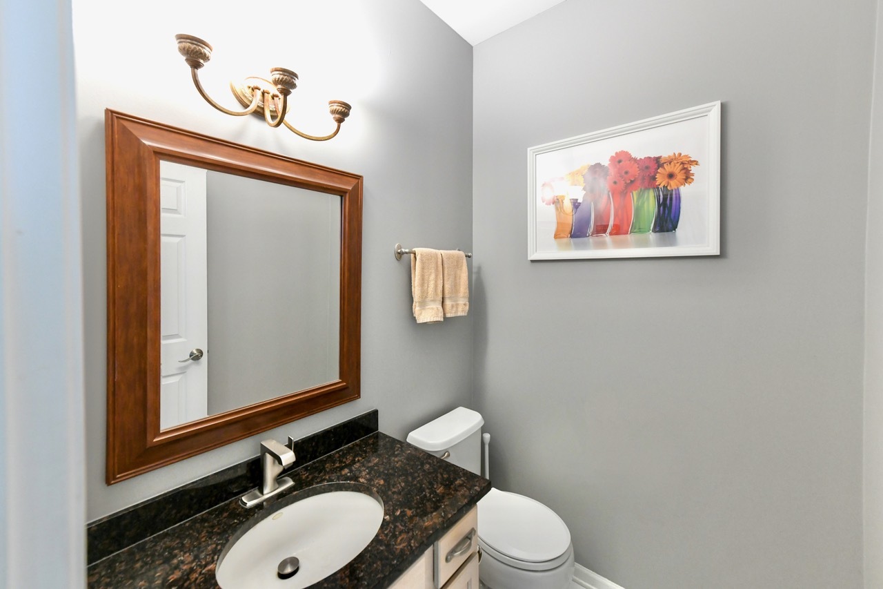 687 E Lenox Lane Property Photo 16