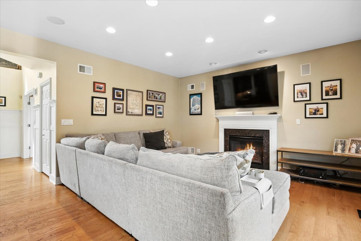 33147 N Lake Shore Drive Property Photo 8