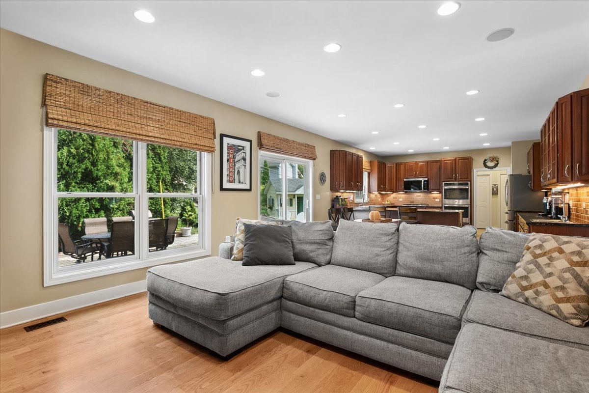 33147 N Lake Shore Drive Property Photo 9