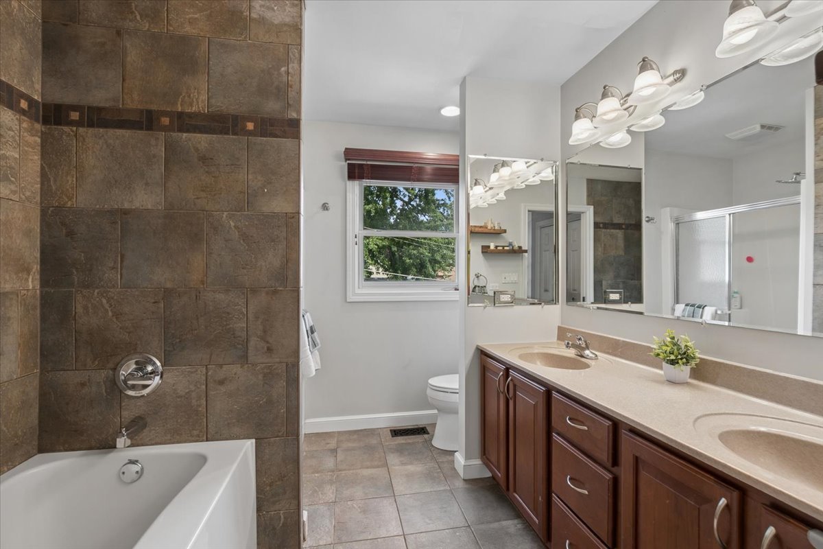 33147 N Lake Shore Drive Property Photo 14