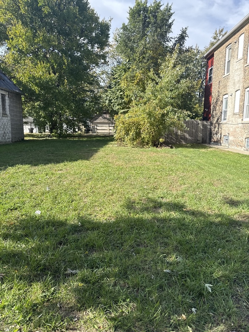 12242 S Wallace Street Property Photo 2