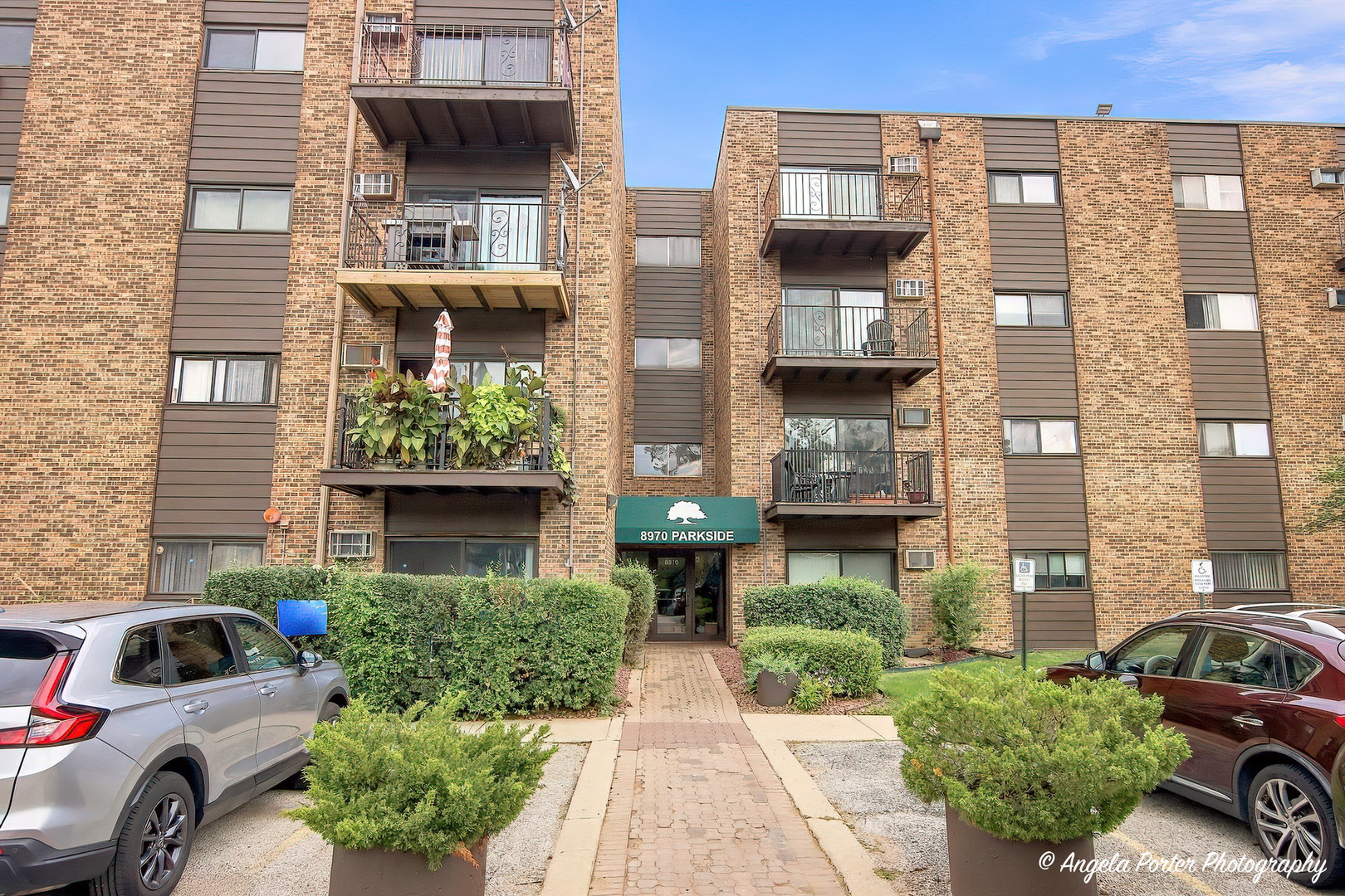 8970 N Parkside Avenue 406 Property Photo 1
