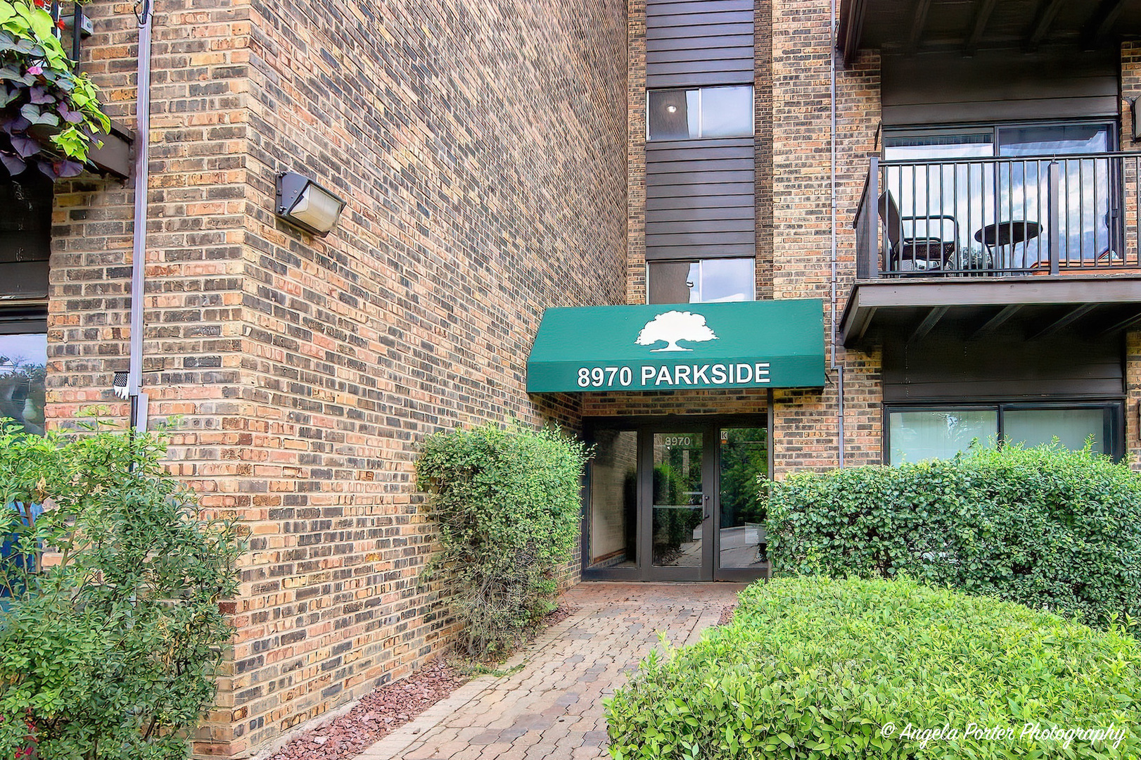 8970 N Parkside Avenue 406 Property Photo 2
