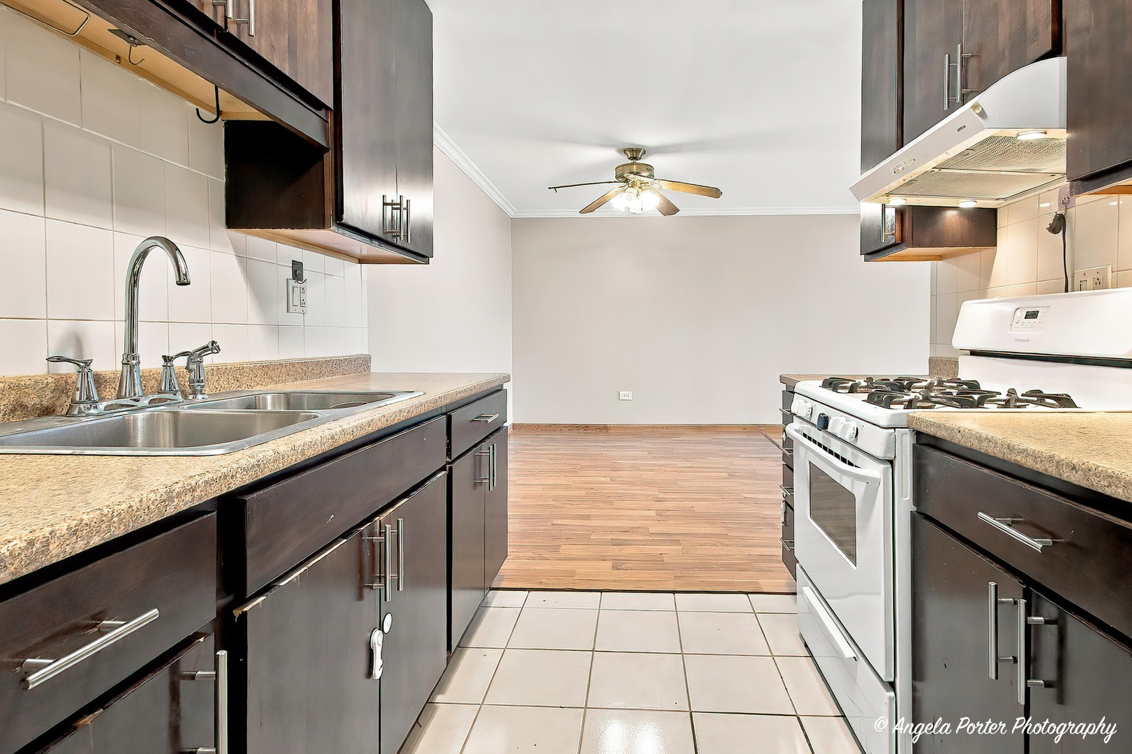 8970 N Parkside Avenue 406 Property Photo 7