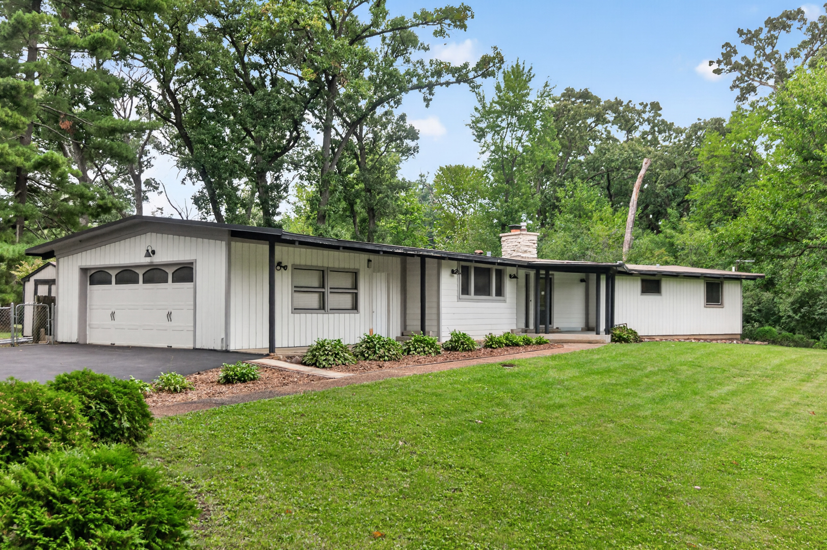 1s670 Winfield Road Property Photo 1