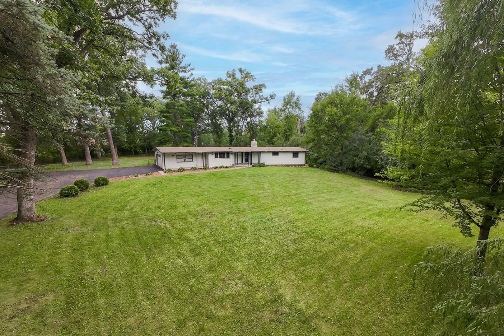 1s670 Winfield Road Property Photo 3
