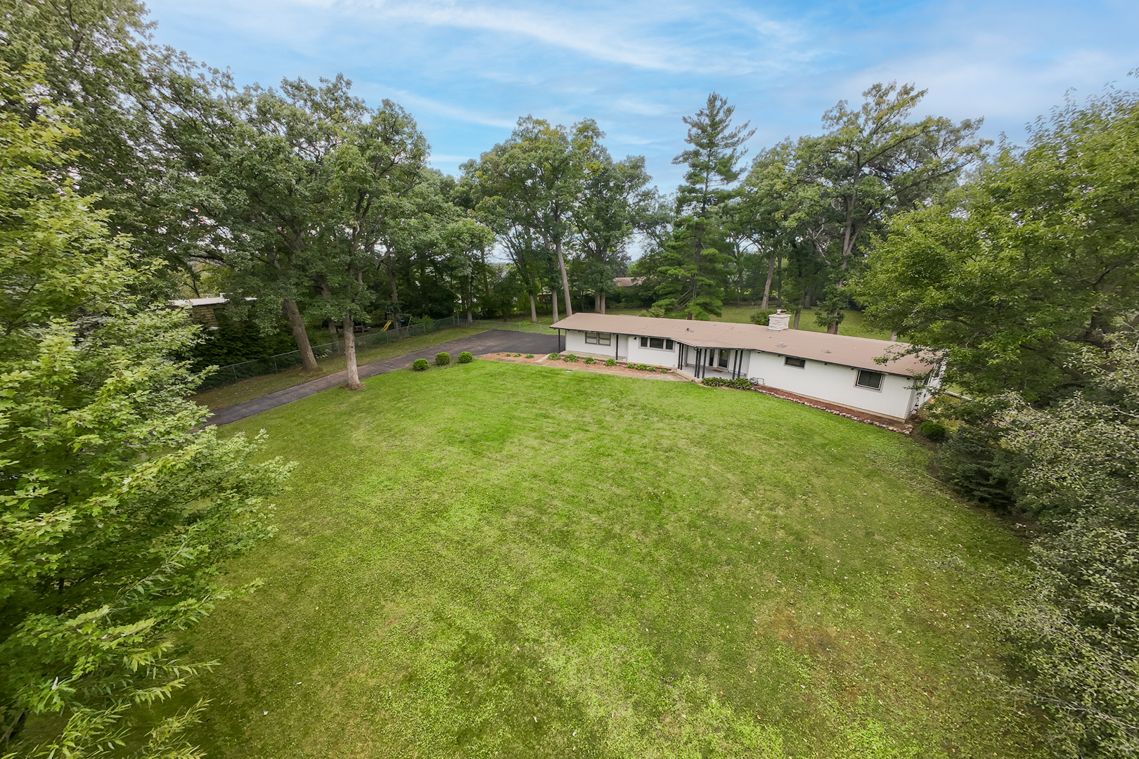 1s670 Winfield Road Property Photo 4