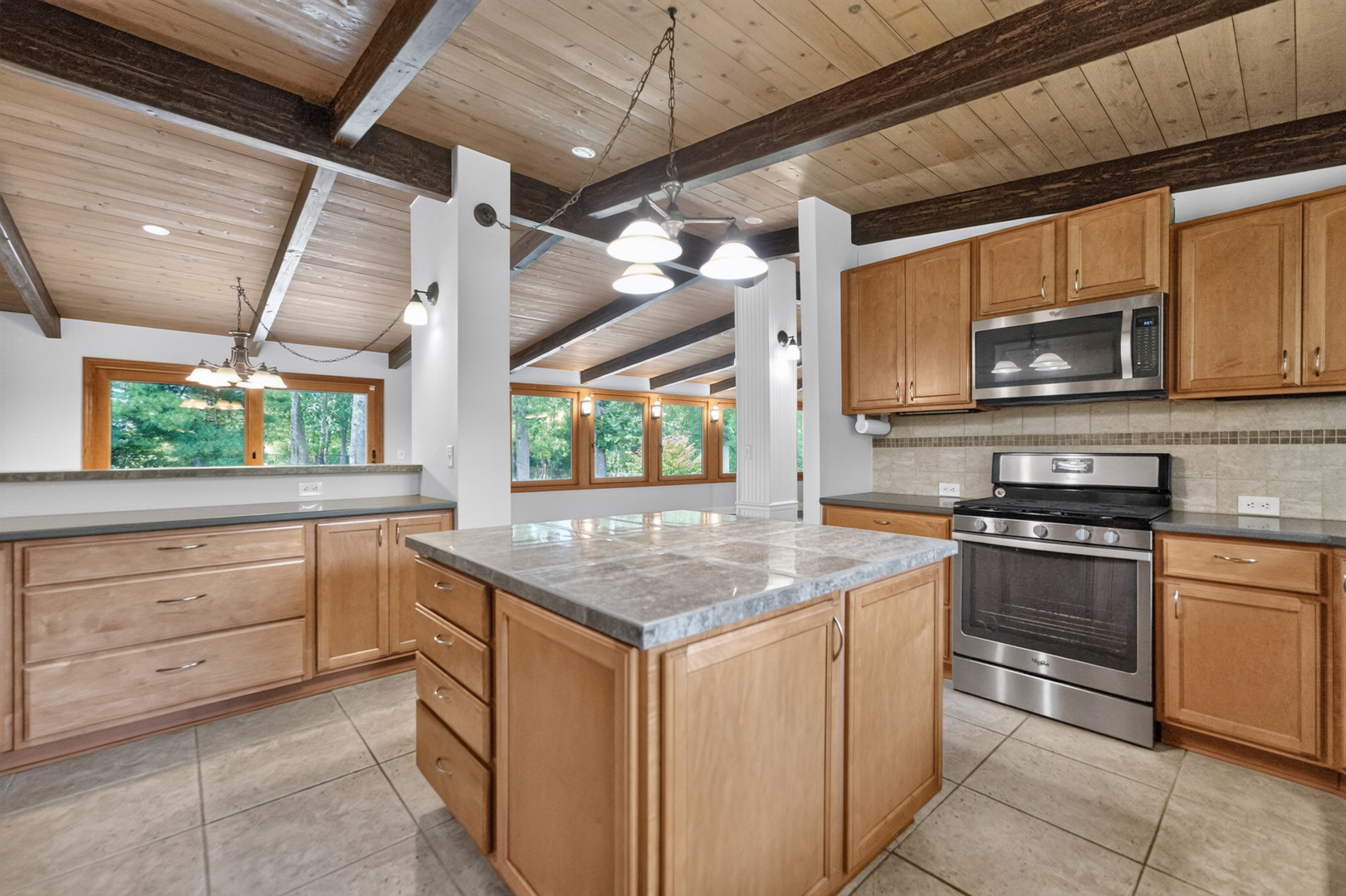 1s670 Winfield Road Property Photo 12