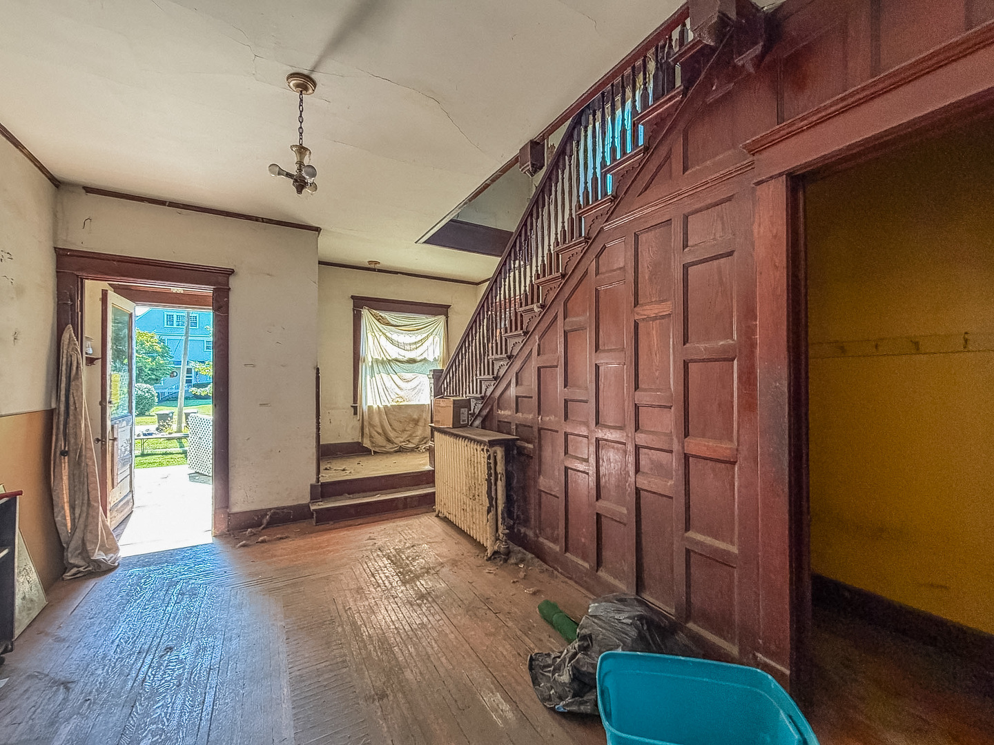 107 W Green Street Property Photo 5