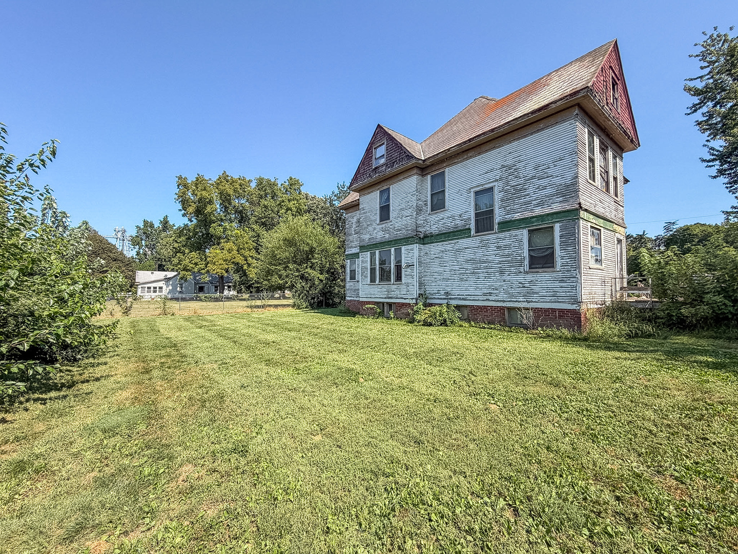 107 W Green Street Property Photo 37