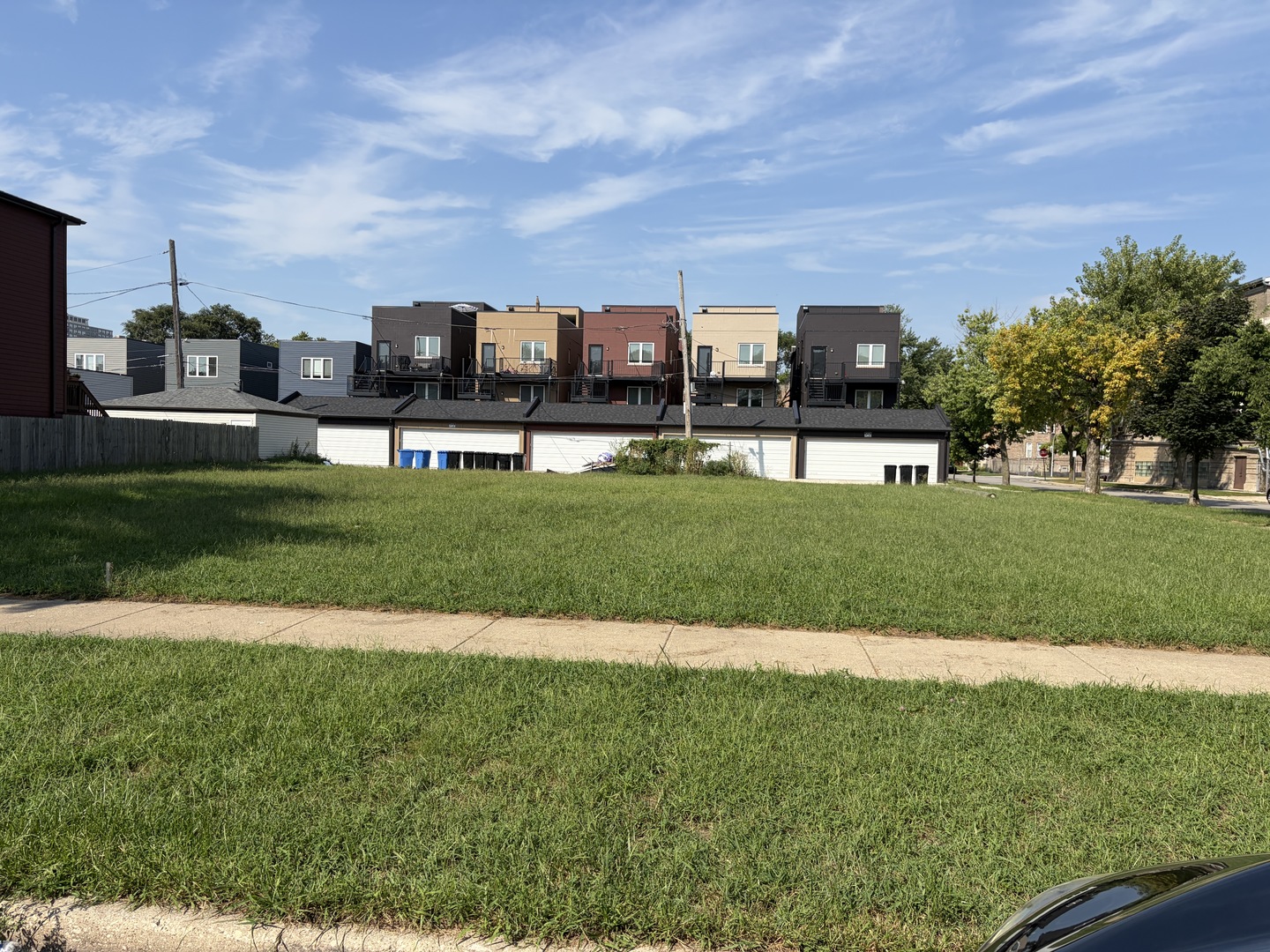 4600 S Champlain Avenue Property Photo 1