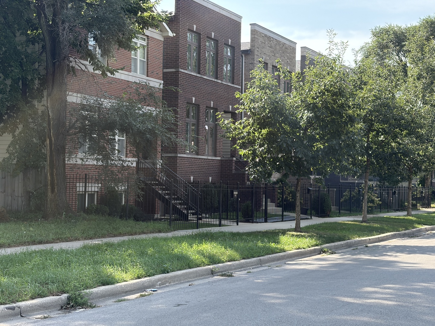 4600 S Champlain Avenue Property Photo 3