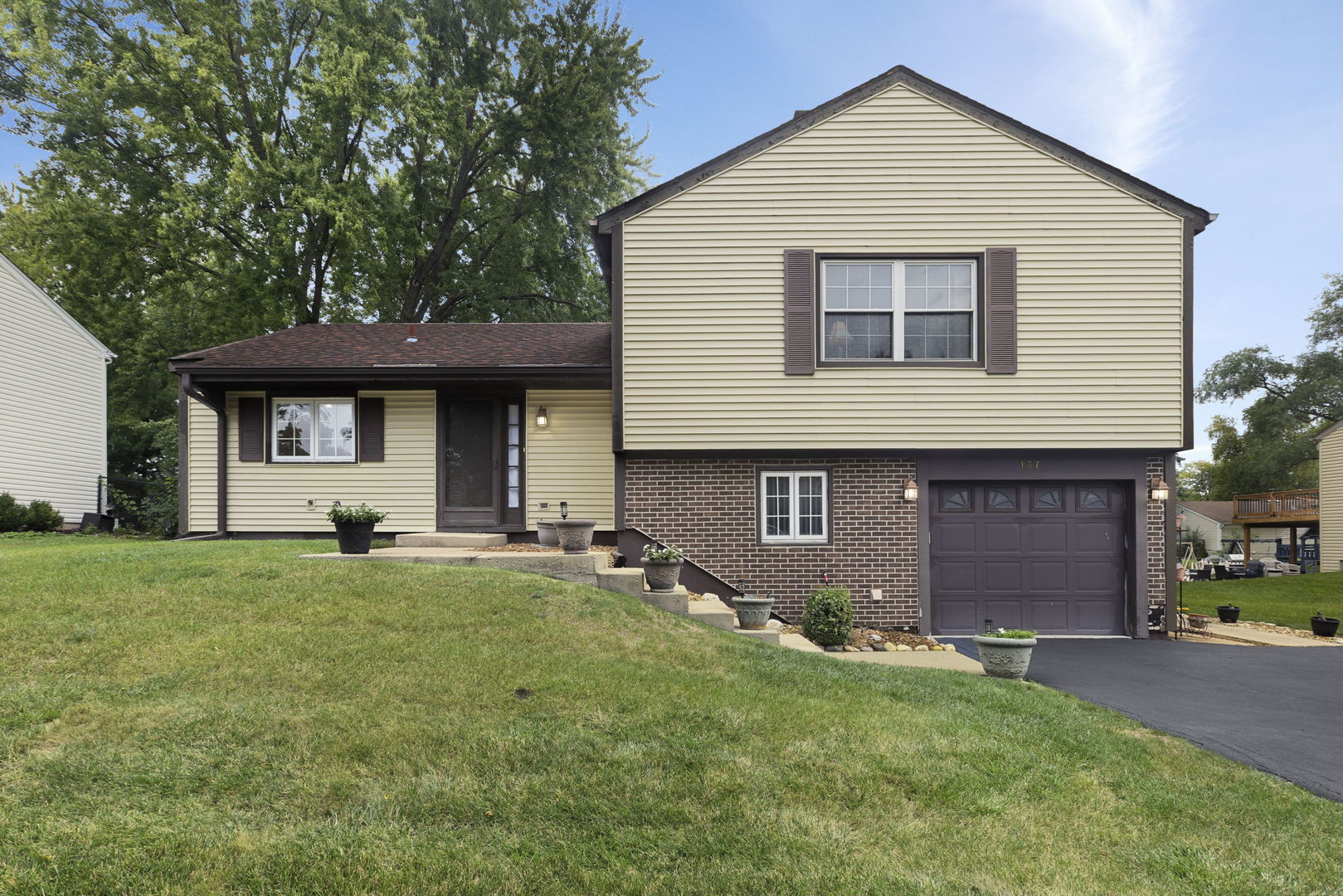 137 Sherman Court Property Photo 3