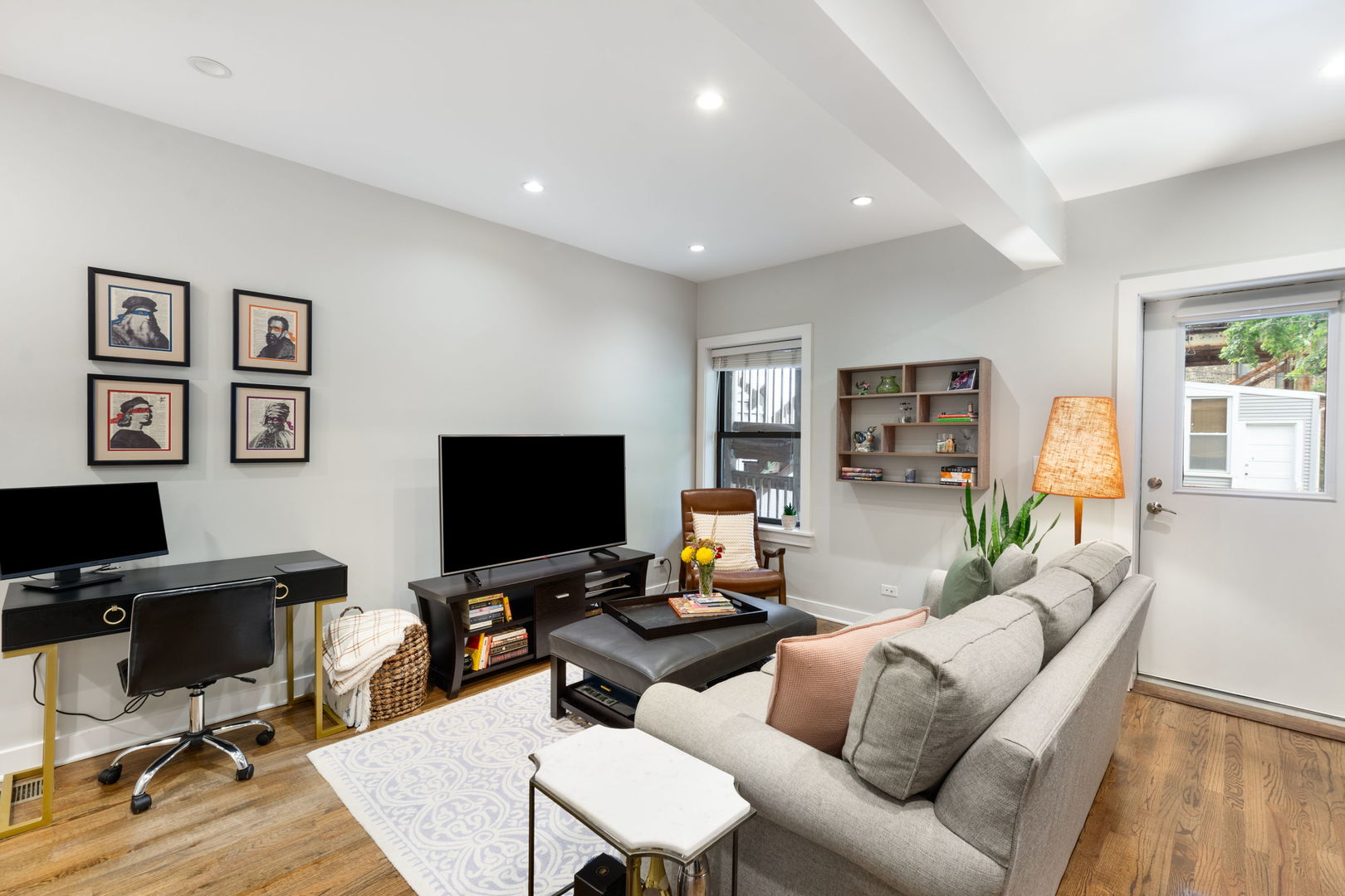 1454 W Roscoe Street 1e Property Photo 6
