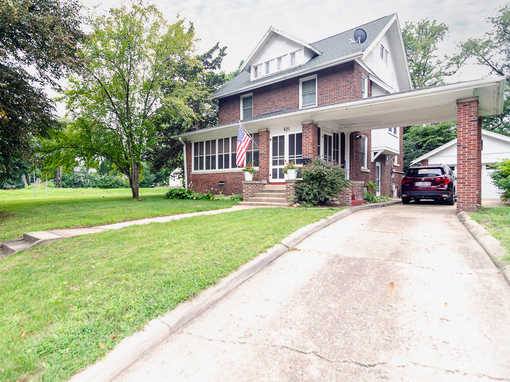 601 N Prospect Avenue Property Photo 4