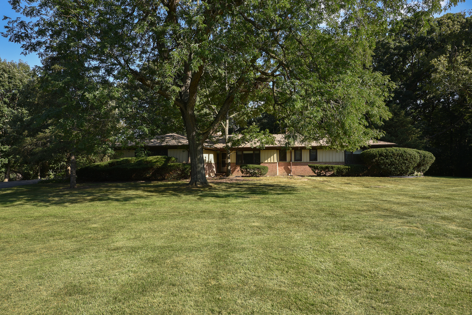 105 Lomond Drive Property Photo 1