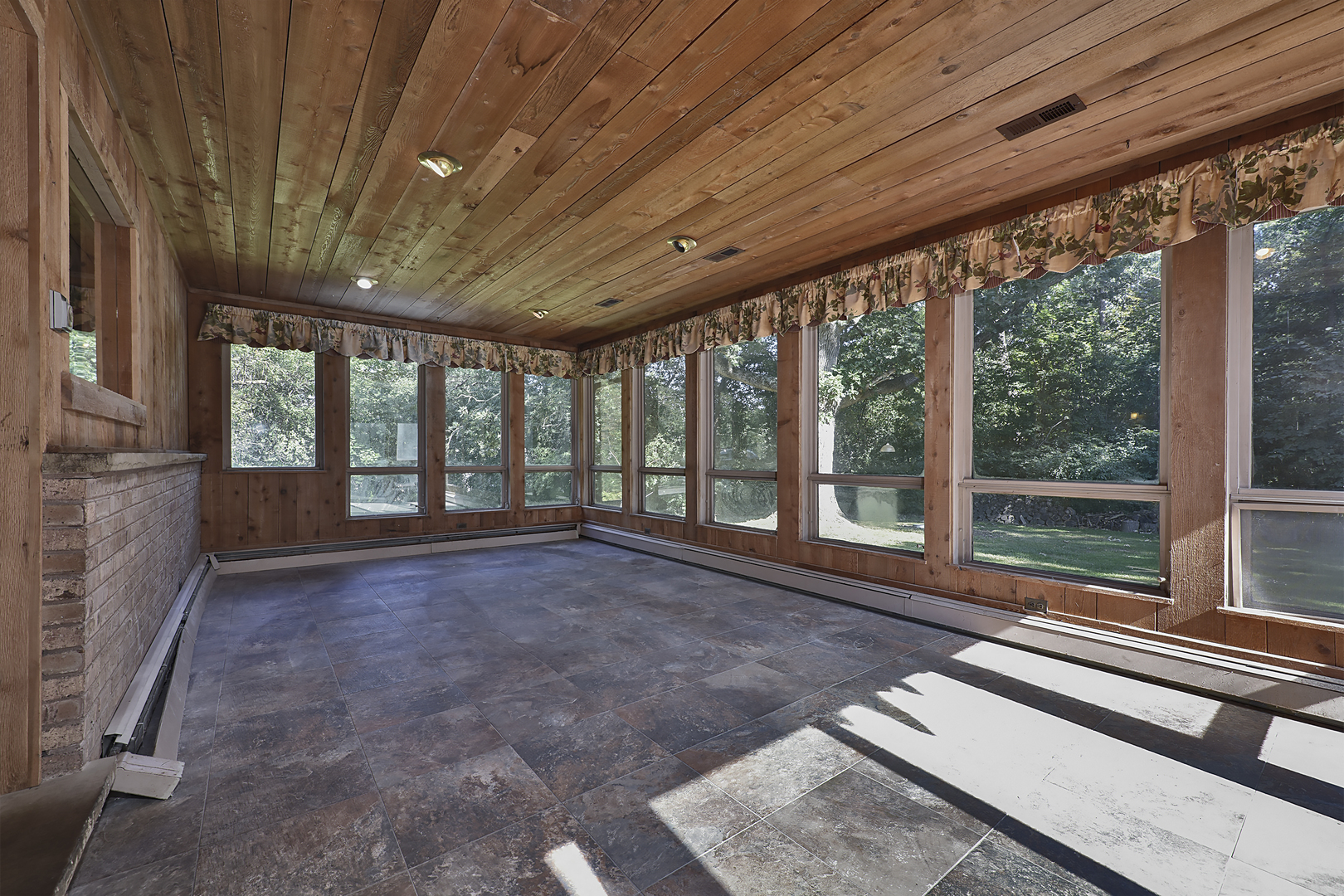 105 Lomond Drive Property Photo 7