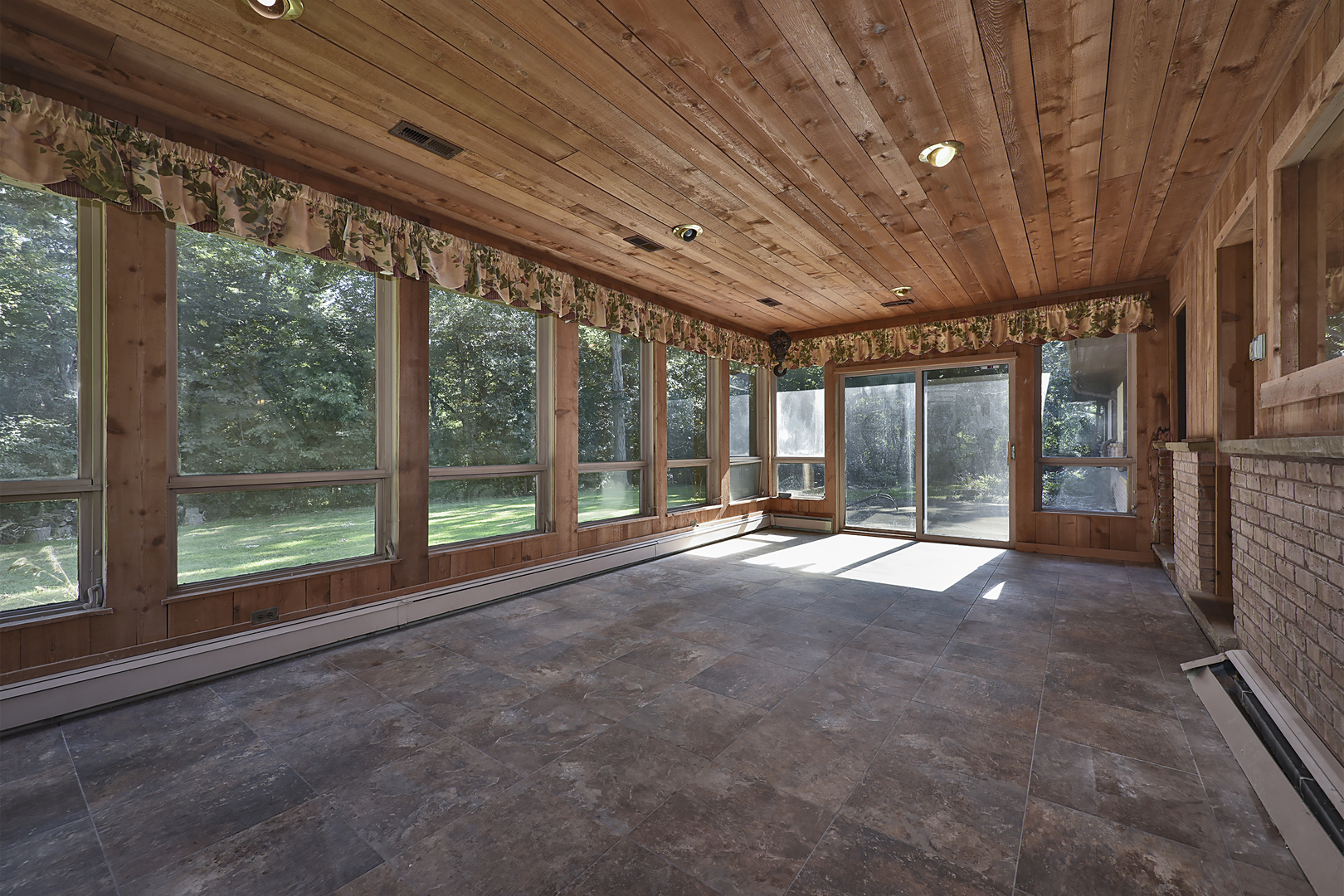 105 Lomond Drive Property Photo 8