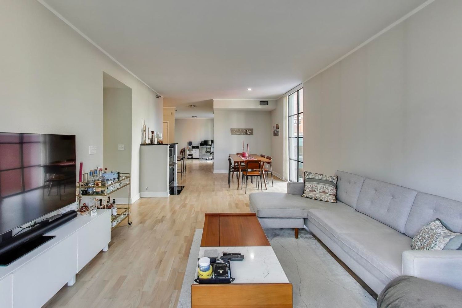 744 N Clark Street 505 Property Photo 4