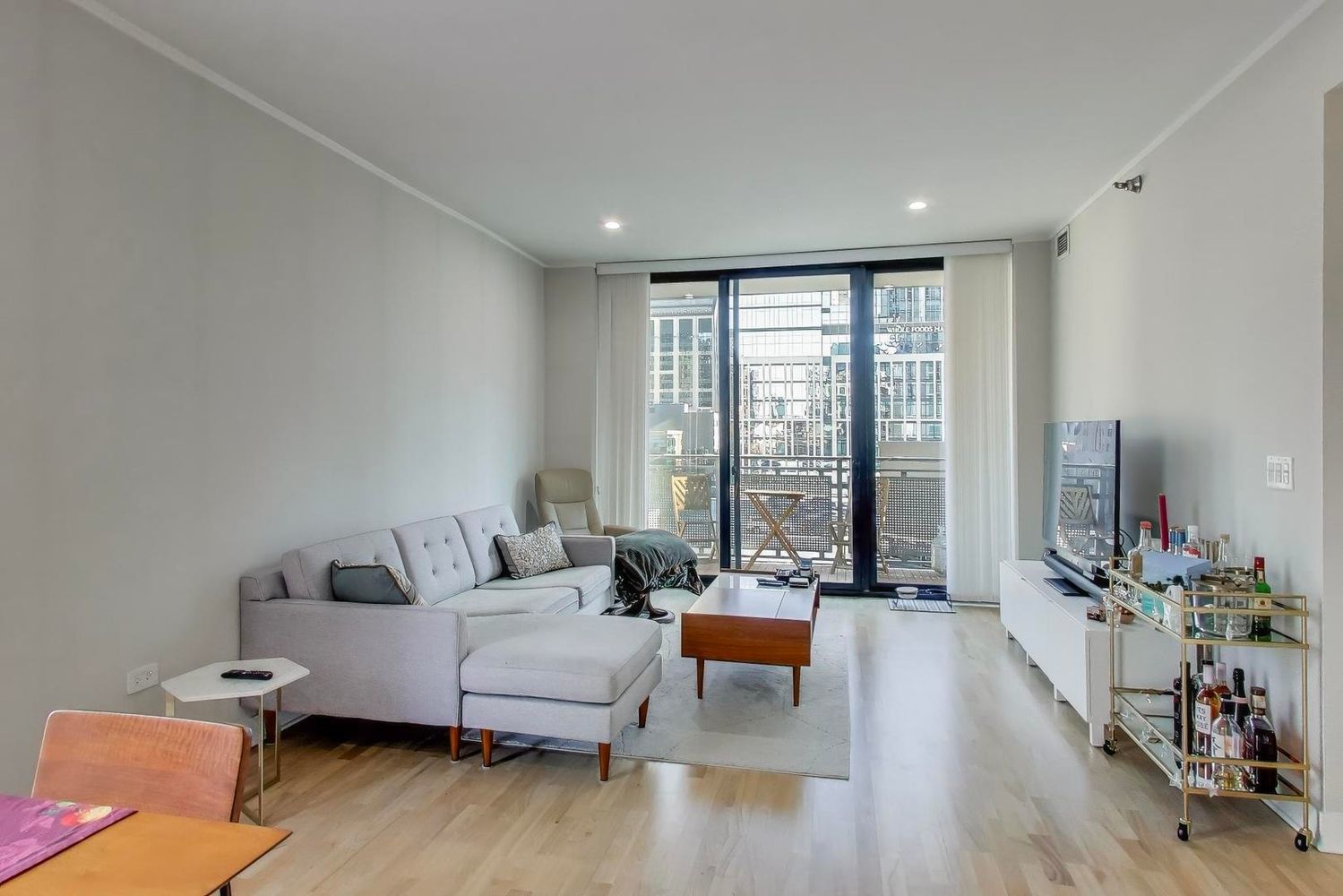 744 N Clark Street 505 Property Photo 13