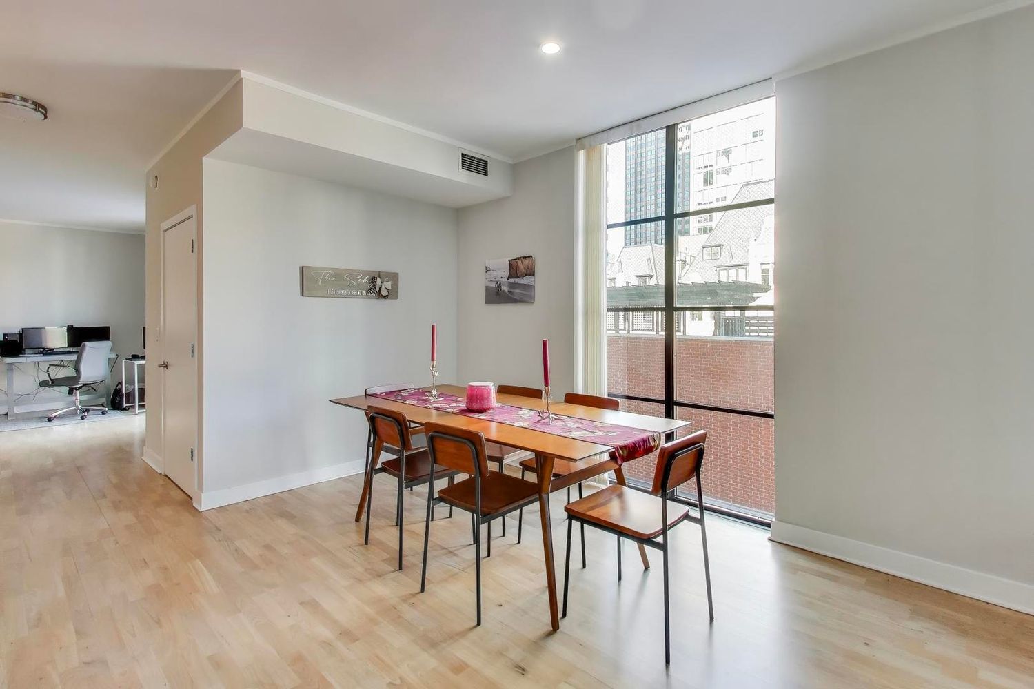 744 N Clark Street 505 Property Photo 14