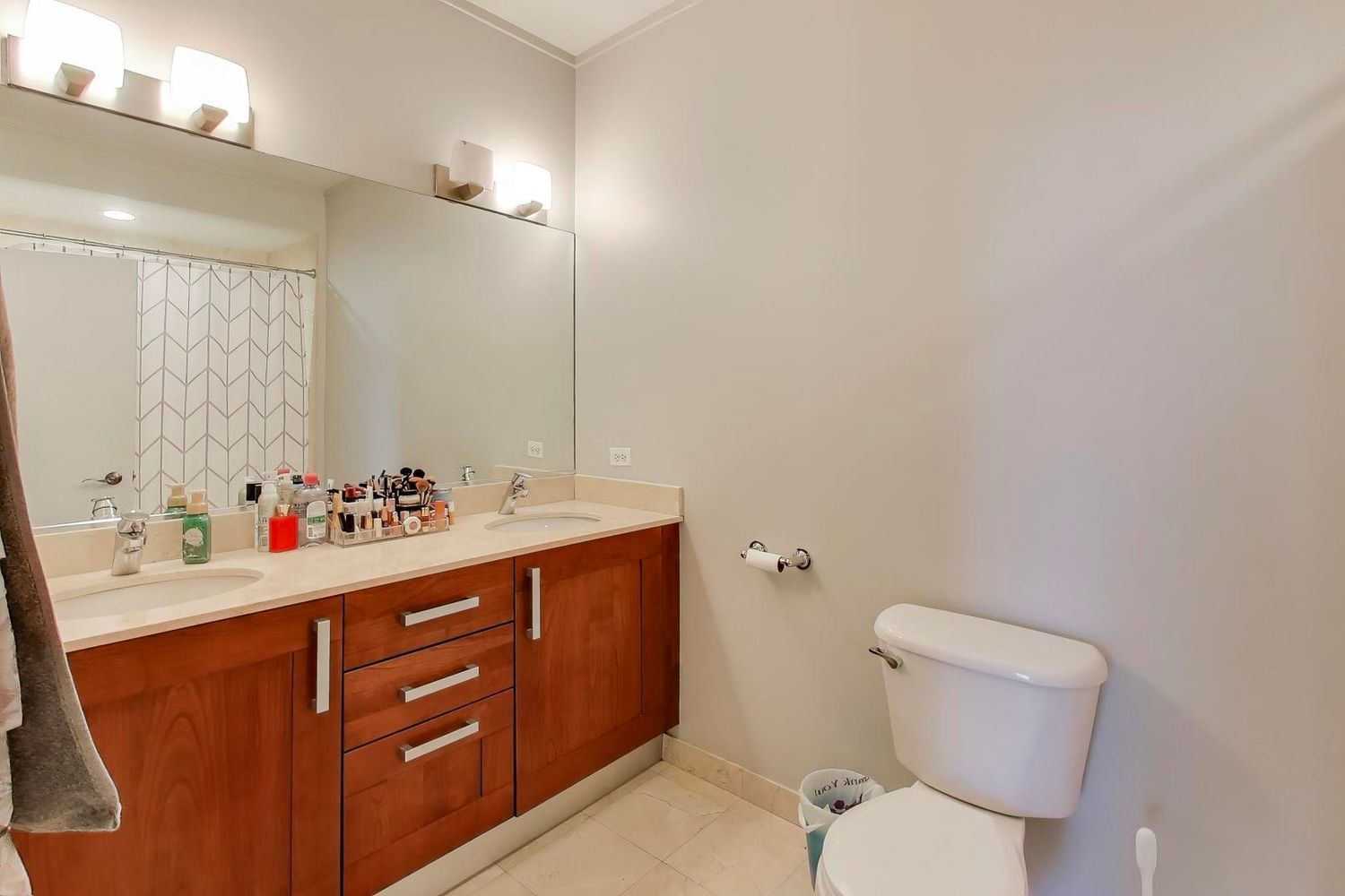 744 N Clark Street 505 Property Photo 16