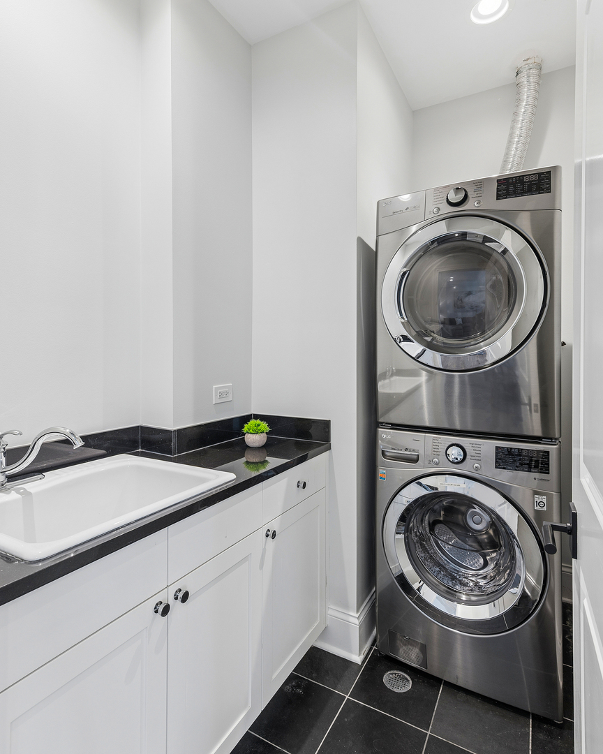 1630 W Surf Street Property Photo 44