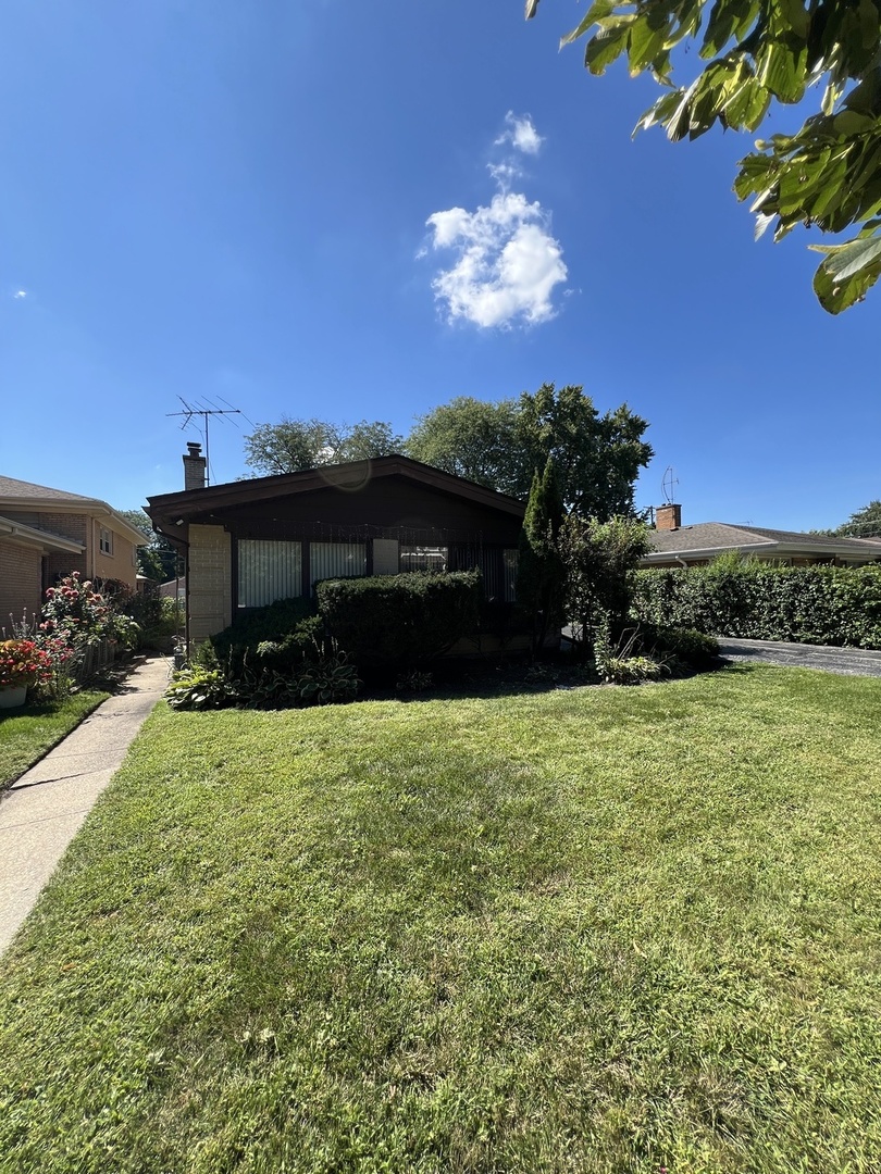 3929 W Chase Avenue Property Photo 1