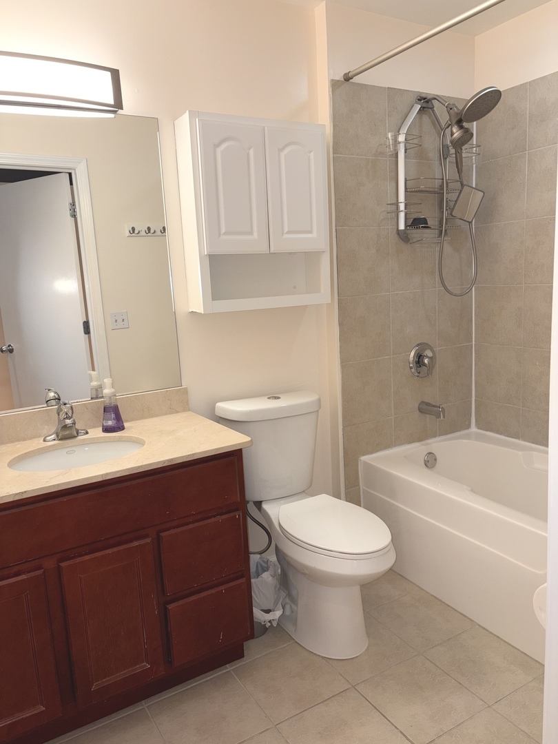 1122 W Catalpa Avenue 614 Property Photo 3