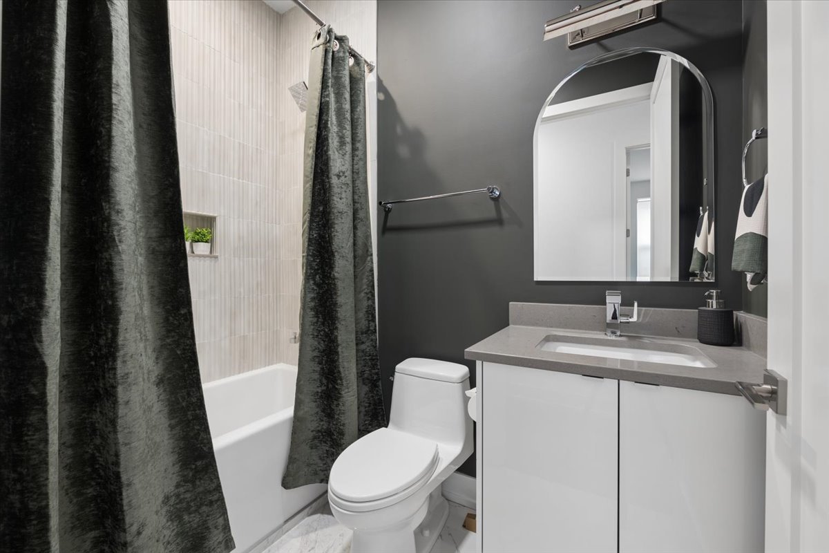 2837 N Halsted Street 2n Property Photo 27