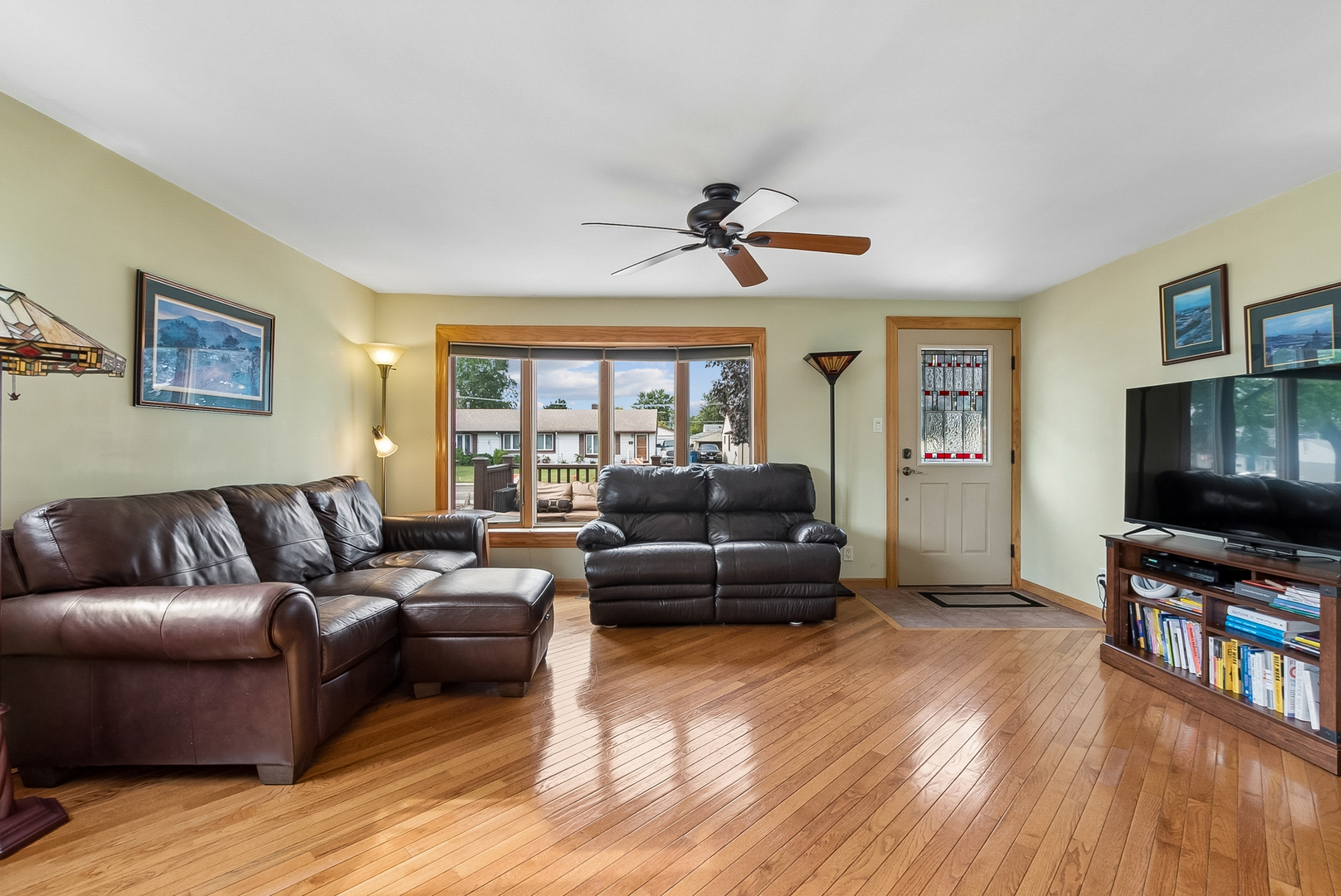 8827 S Kolmar Avenue Property Photo 7