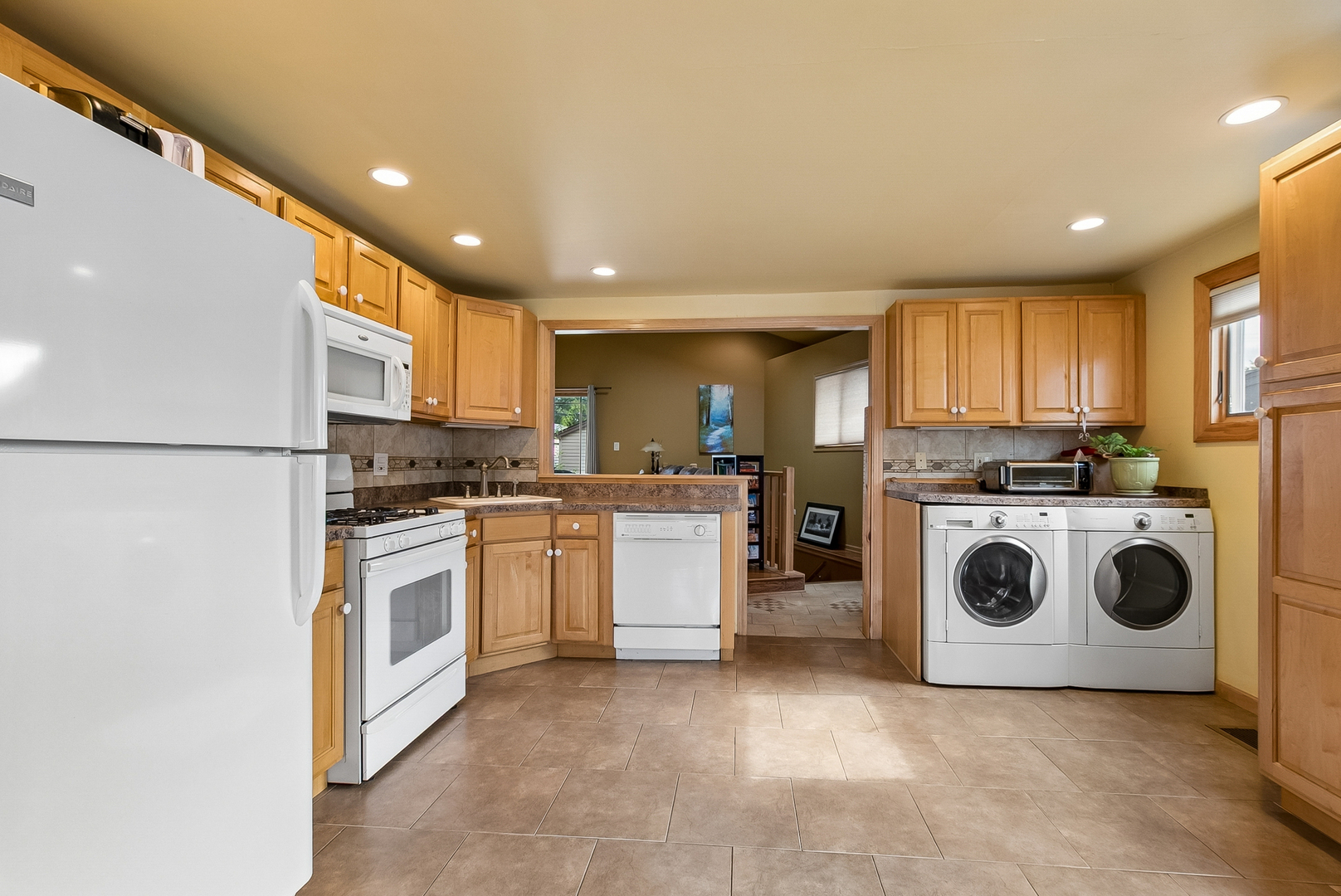 8827 S Kolmar Avenue Property Photo 8