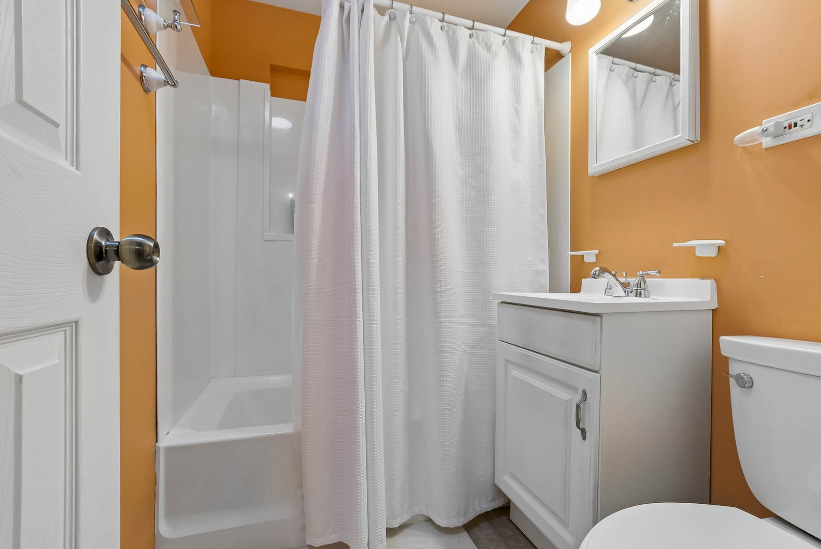 8827 S Kolmar Avenue Property Photo 12
