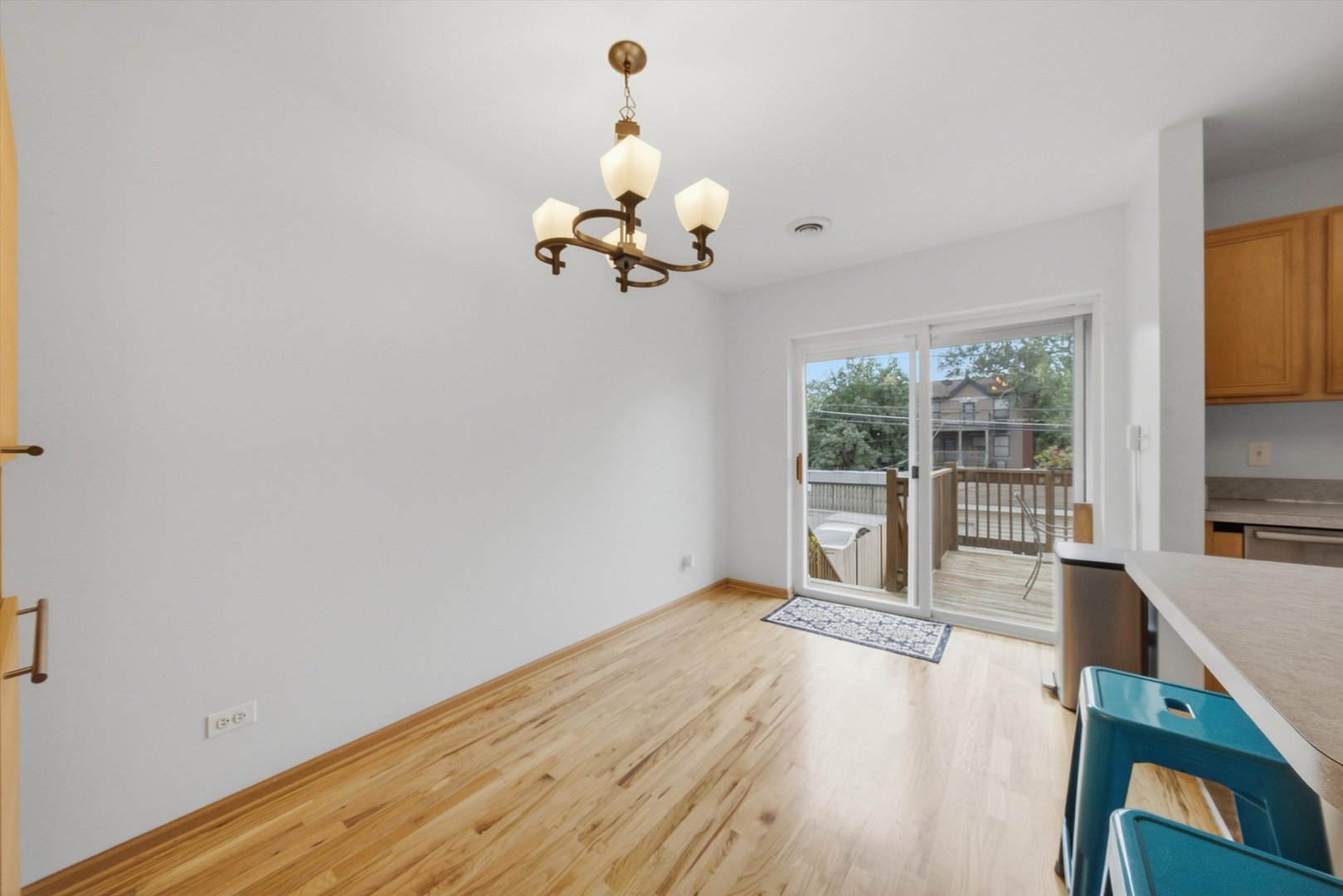 631 E Bowen Avenue Property Photo 9