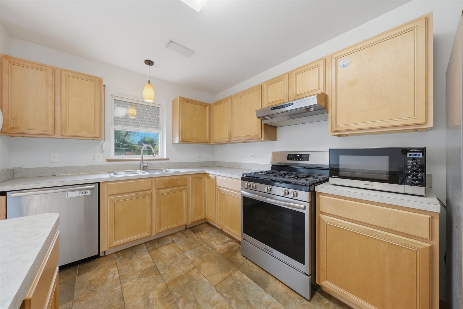 631 E Bowen Avenue Property Photo 11