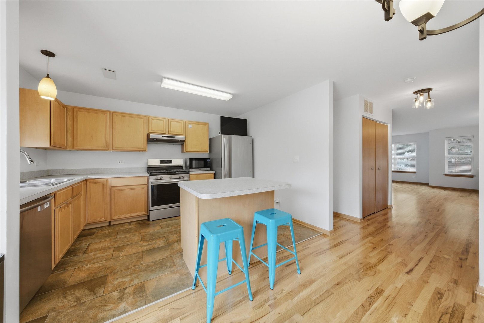 631 E Bowen Avenue Property Photo 13