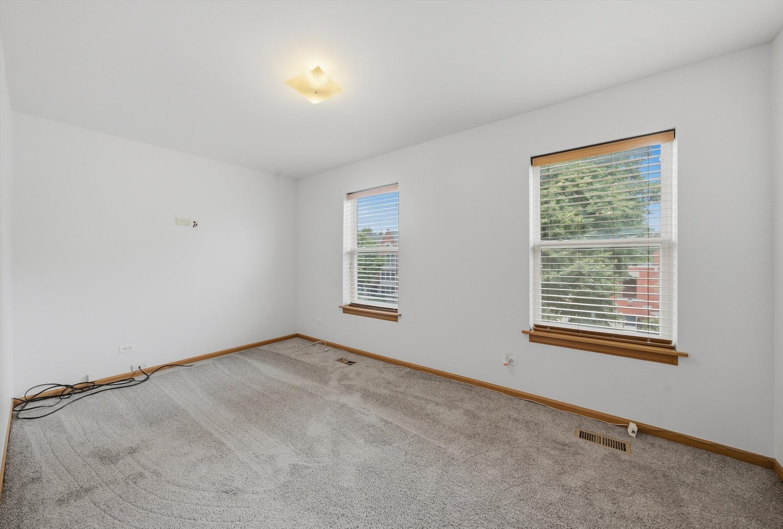 631 E Bowen Avenue Property Photo 21