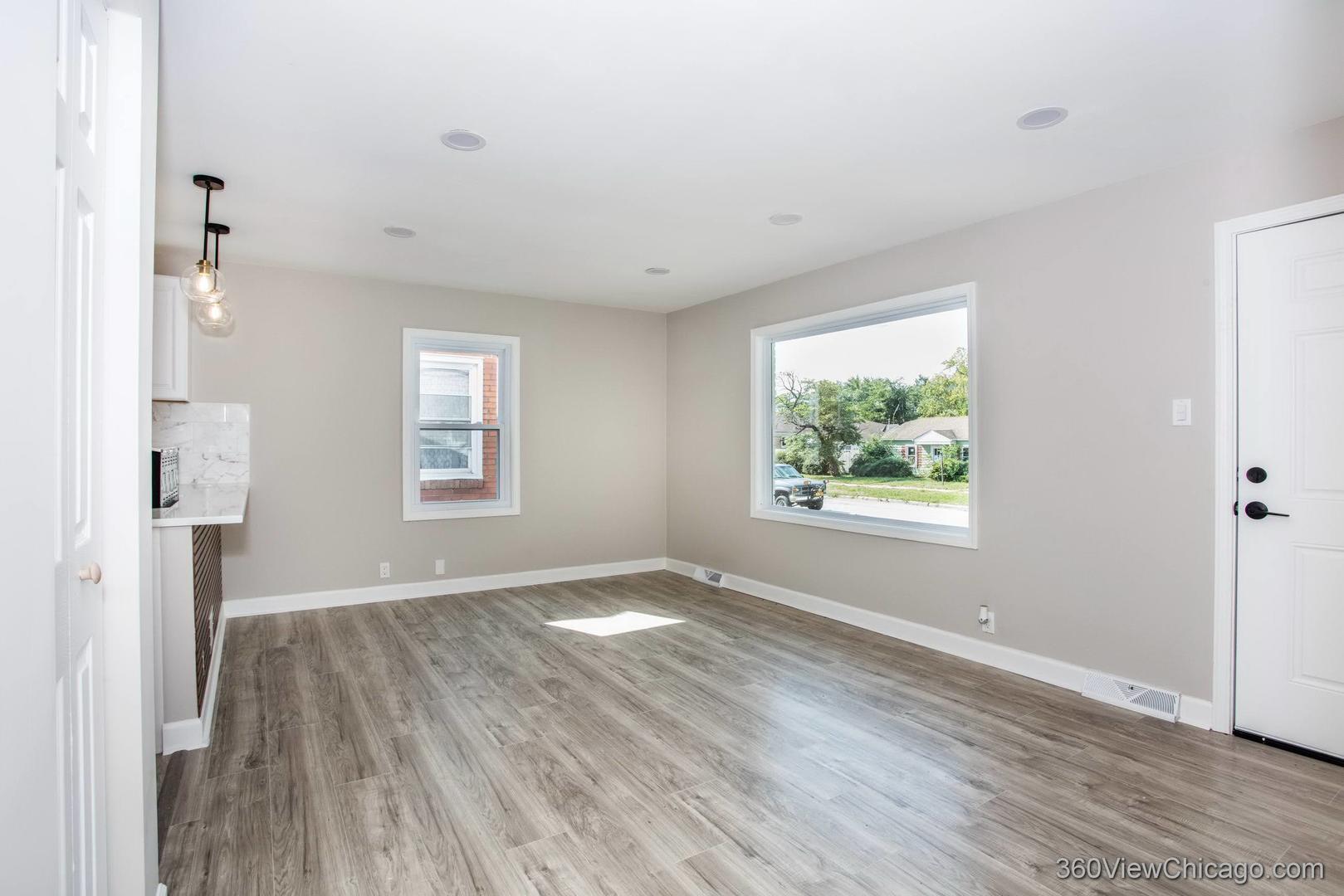 14921 Oakdale Avenue Property Photo 2