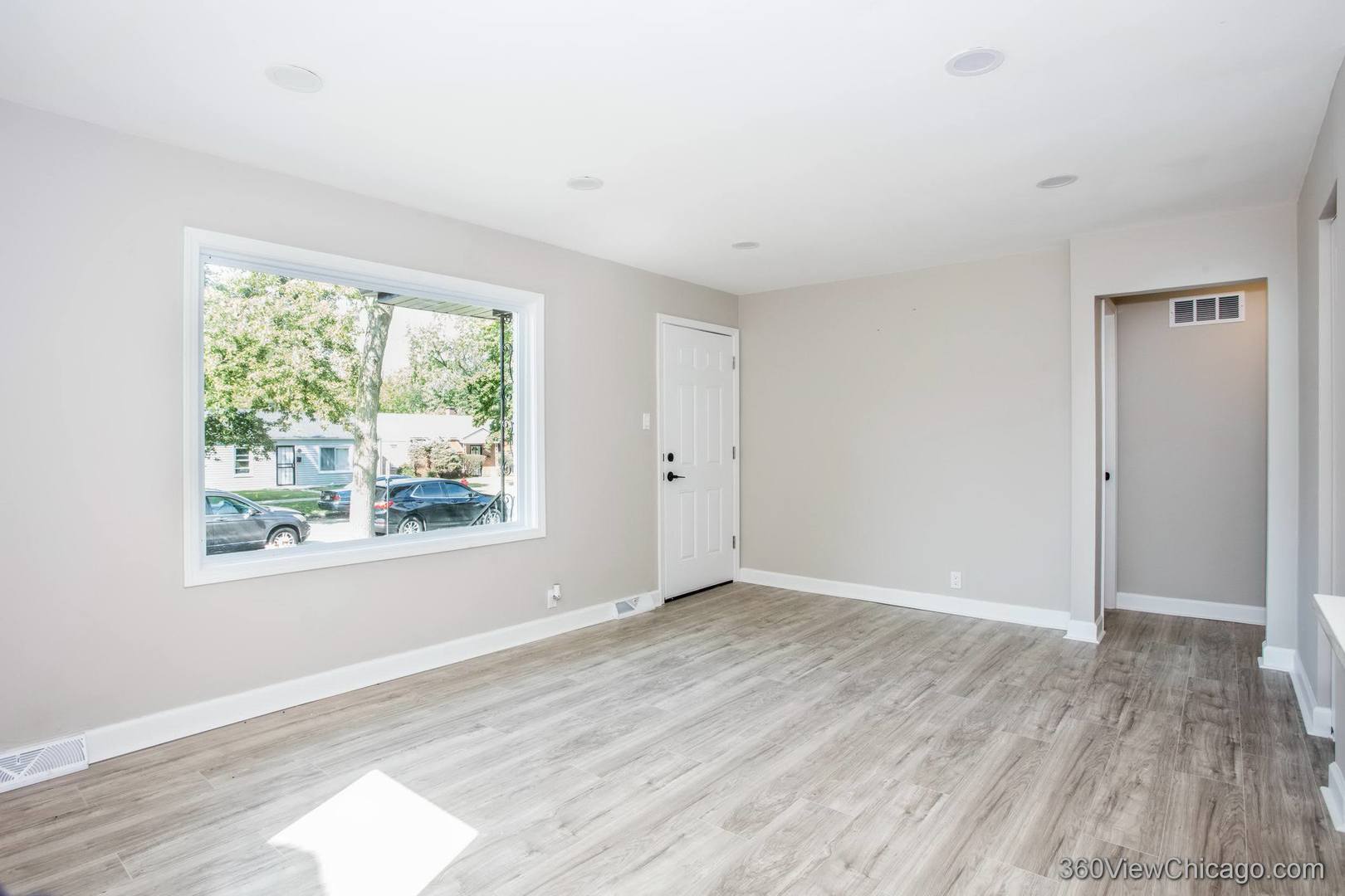 14921 Oakdale Avenue Property Photo 3