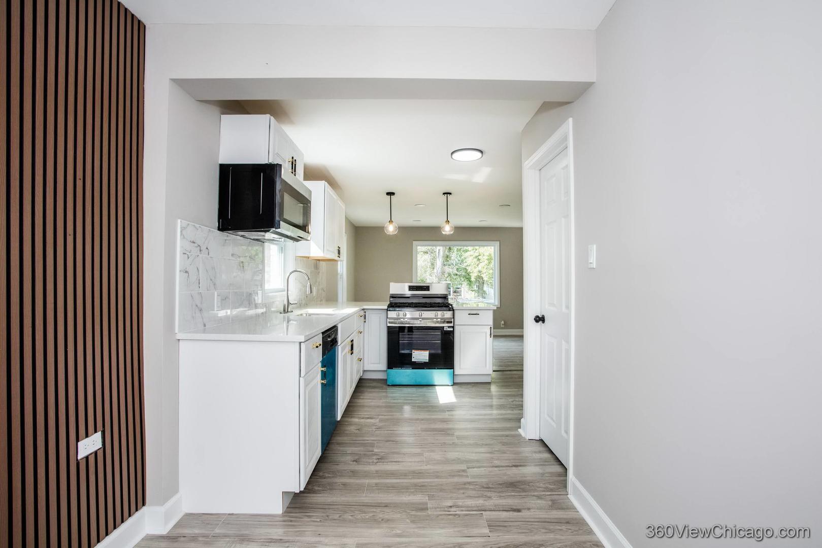 14921 Oakdale Avenue Property Photo 4