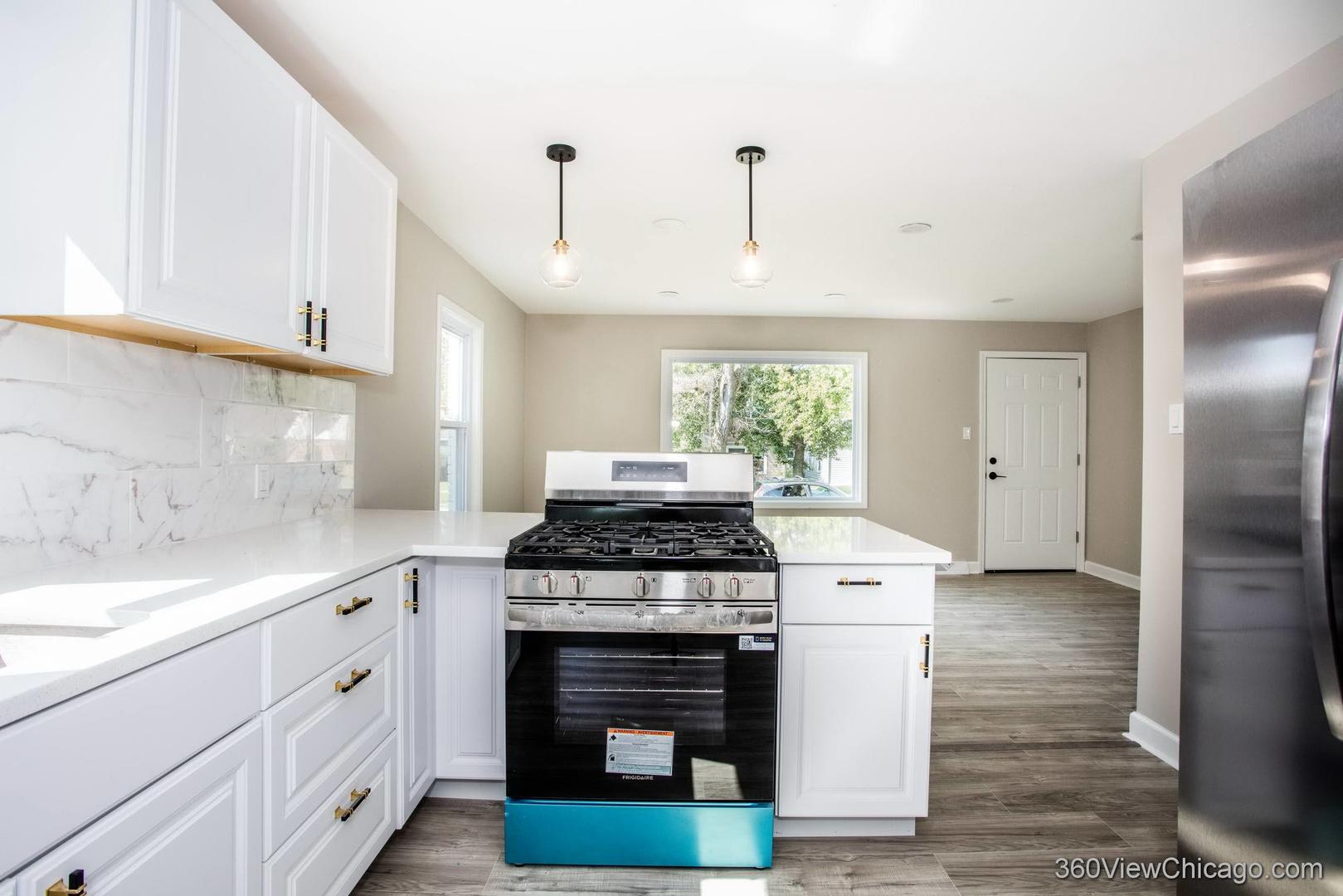 14921 Oakdale Avenue Property Photo 7